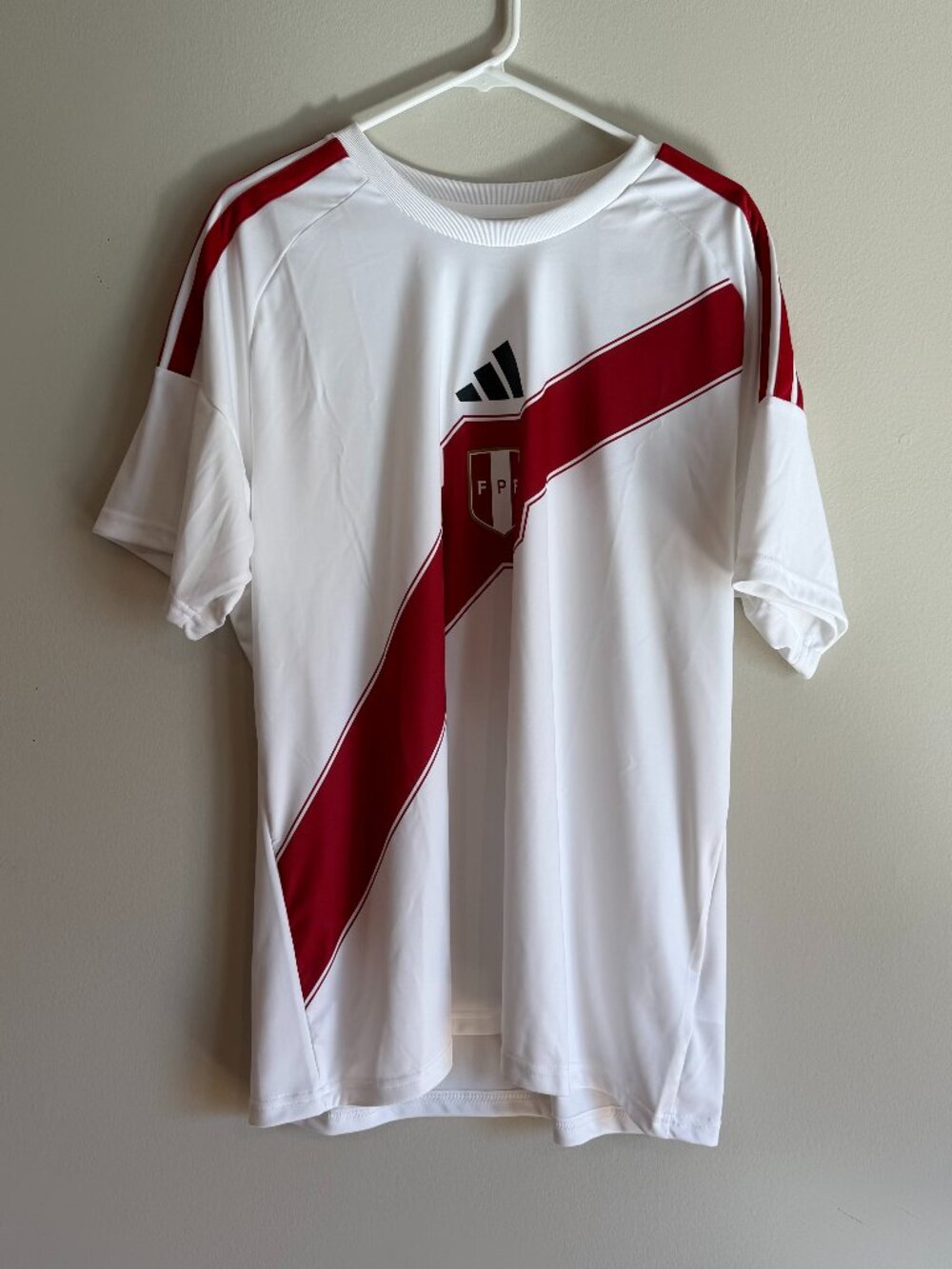 Adidas JZ8899 Mens XL Peru 26 National Team Home Fan Jersey